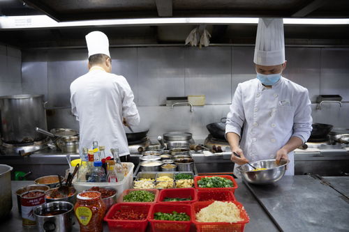 天心區(qū)金盆嶺街道 籌資40萬元啟動(dòng)“愛心助餐”服務(wù)，破解社區(qū)老人“吃飯難”